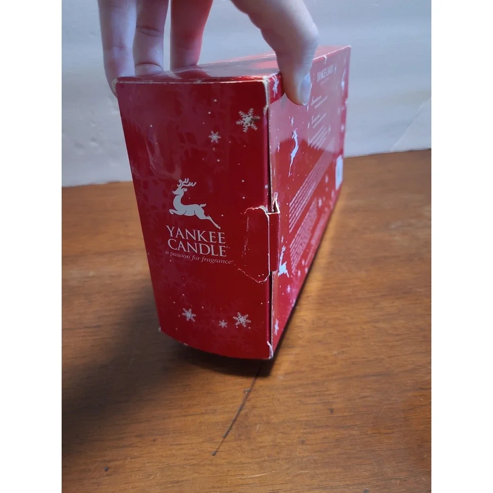 YANKEE CANDLE Balsam & Cedar Snowman mini Reed Diffuser NEW In BOX